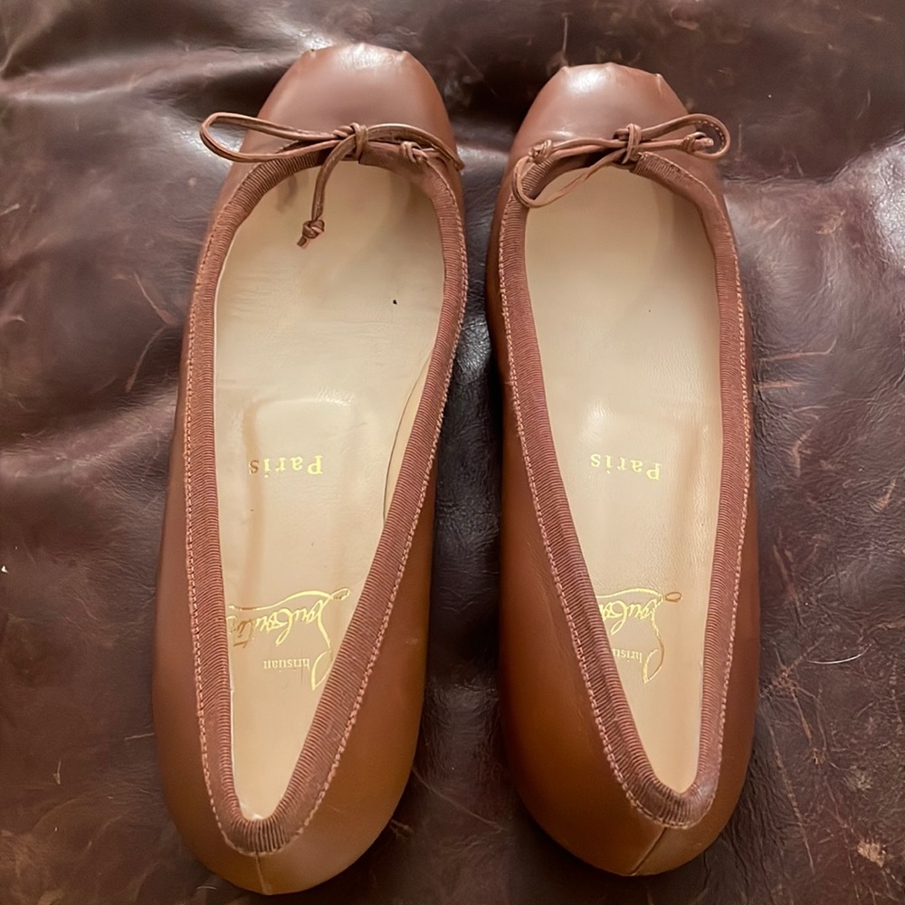 Authentic Christian Louboutin lighter brown MUST BALLET FLATS!!